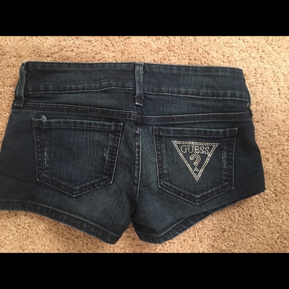 GUESS - Picture 2 of 2